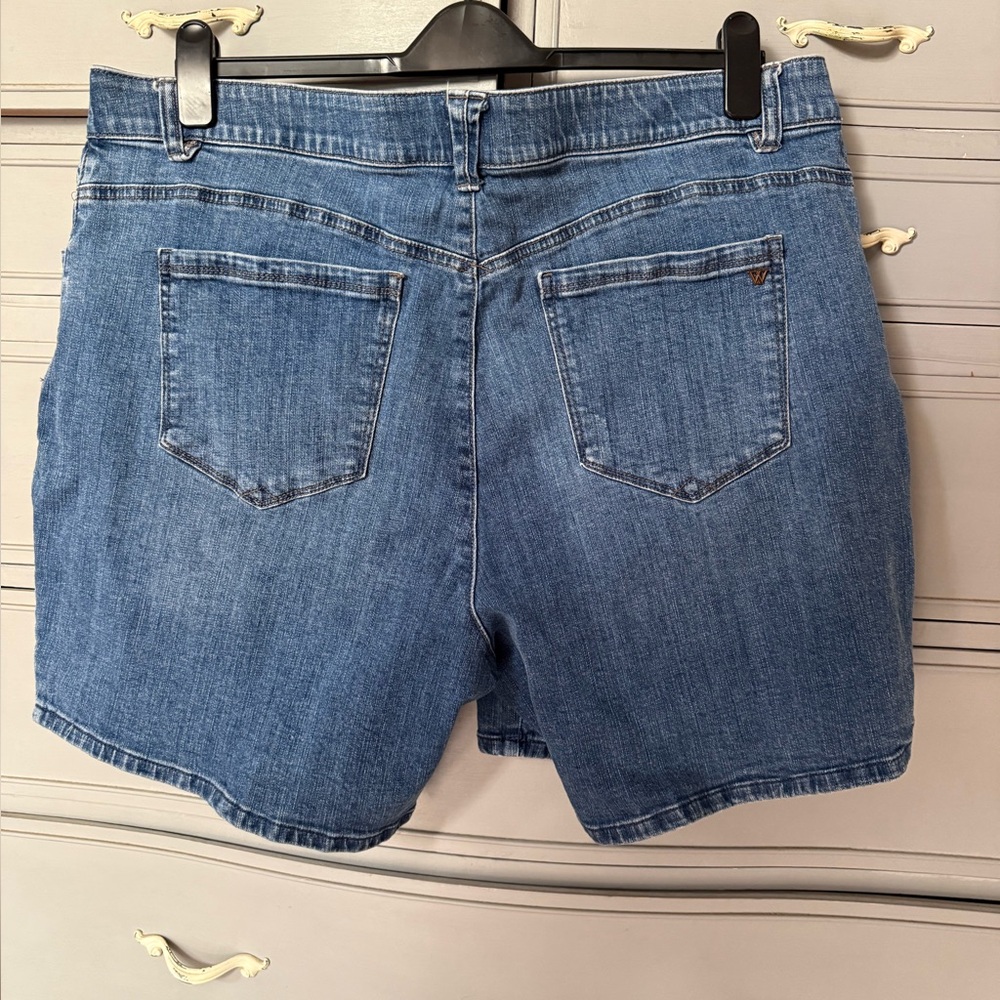 Comfortable! Wit & Wisdom high-rise jeans shorts. Size 20W. Very good condition. - Picture 3 of 11